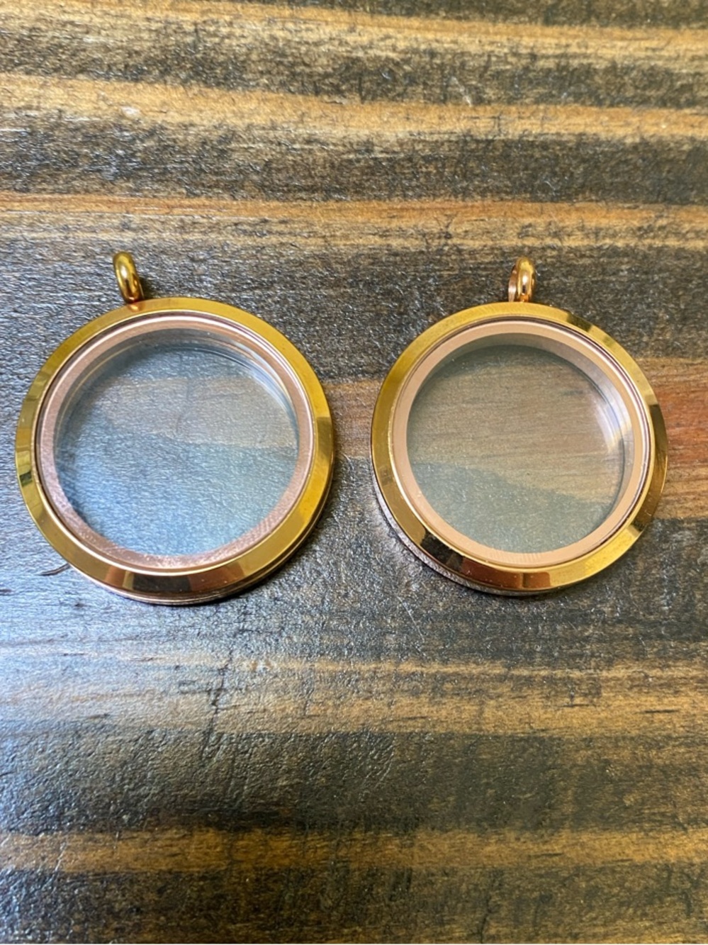 Round Gold Glass Locket Pendant (2)